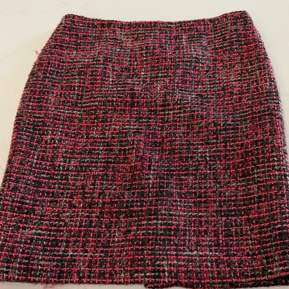 Chic Pink and Black Tweed Skirt